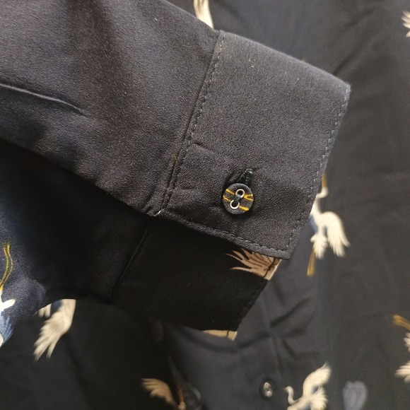 T Tahari Women's SMALL Navy Blue Shirt Collared Long Sleeve Button Up Bird Print - Picture 5 of 9